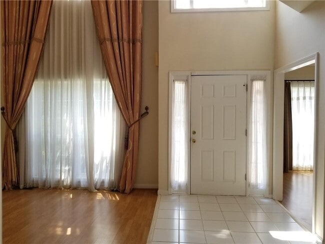 Building Photo - 2828 Oglethorpe Run Square