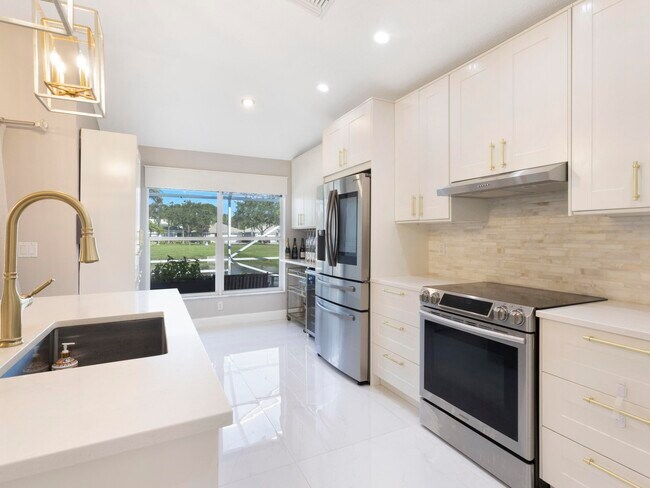 Building Photo - 6821 Hendry Dr