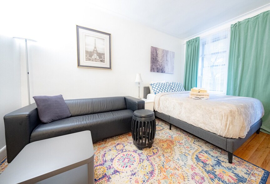 Building Photo - 328 E 74th St