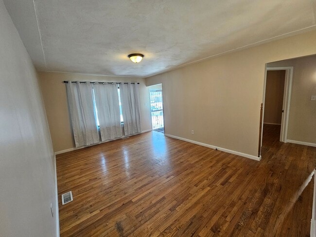 Building Photo - Come see your new home!