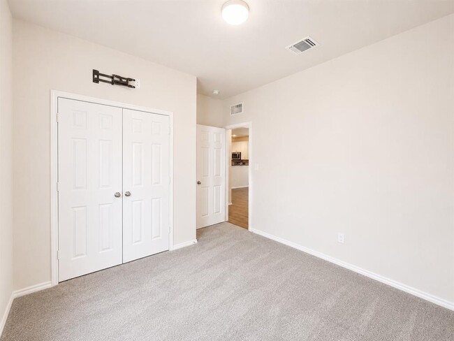 Building Photo - 220 Pepperbark Loop