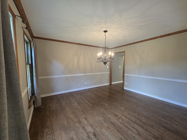 Building Photo - 1565 Old Barn Cir