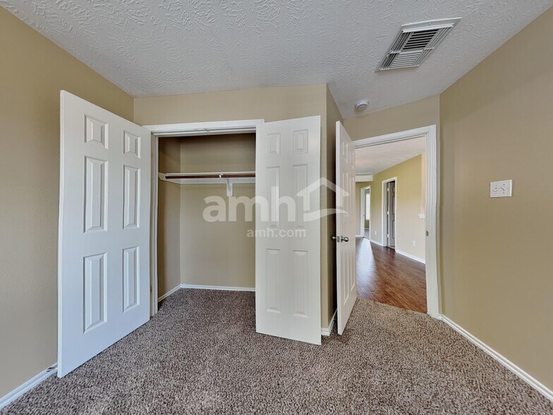 Building Photo - 12227 Lavon Dr