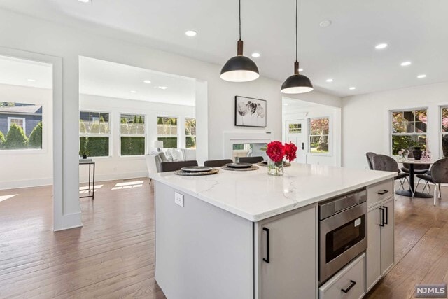 Building Photo - 648 E Broad St