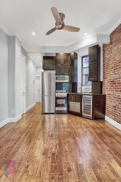 Building Photo - 246 Mott St