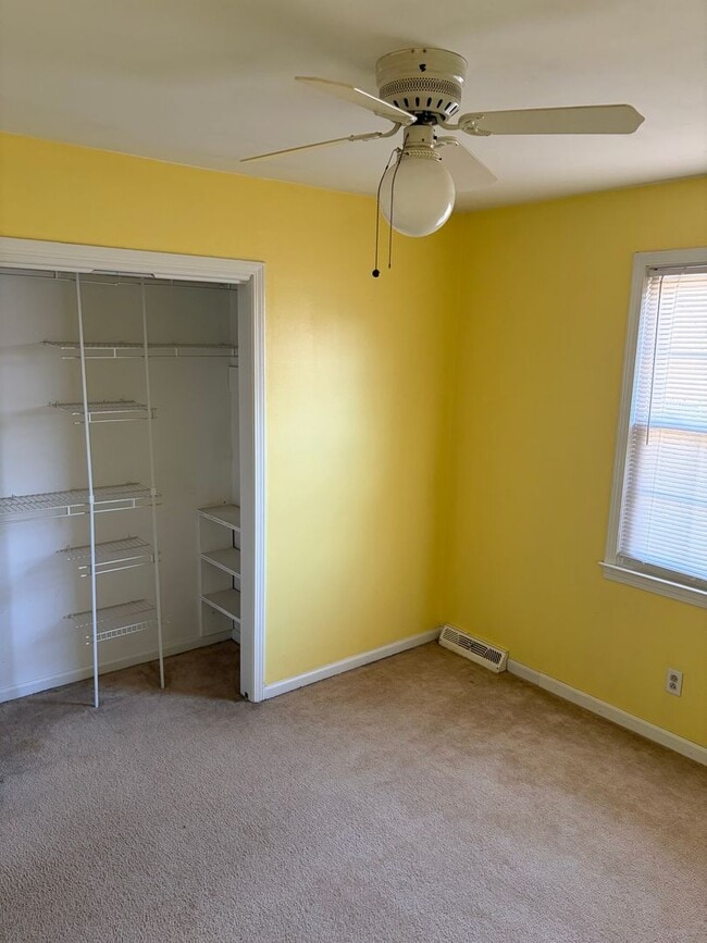 Building Photo - FENCED IN YARD AND LARGE DETACHED TWO CAR GARAGE LOCATED IN THE DESIRED TRAVELERS REST!!!