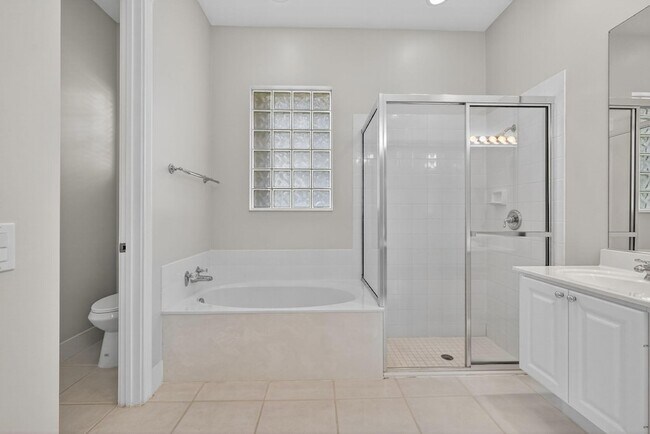 Building Photo - 121 Savona Dr