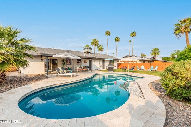 Building Photo - 3809 W Cholla St