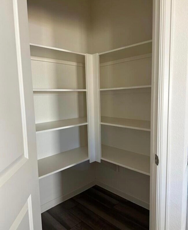 Building Photo - 4017 Silver Linden