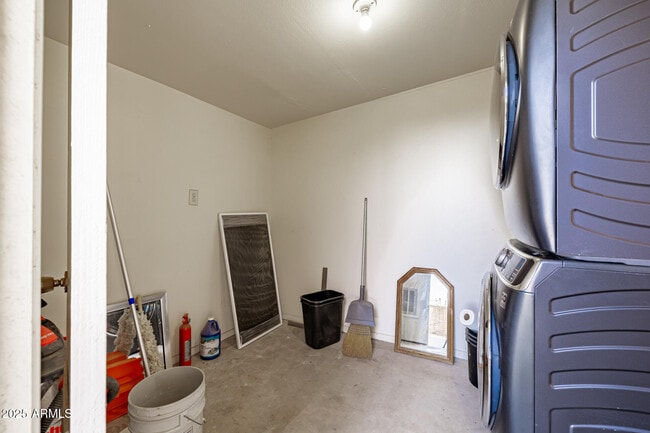 Building Photo - 3738 E Glenrosa Ave