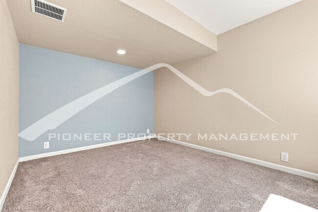 Building Photo - 6583 S Irvington Way