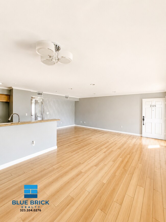 Building Photo - 13623 Sherman Way