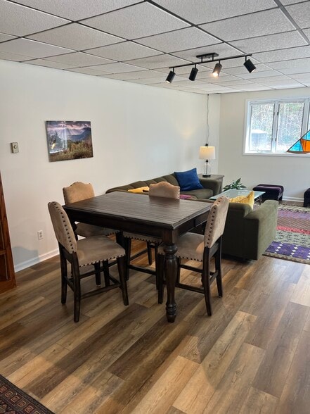 Lower level dining area - 45 Pentland Hills Dr