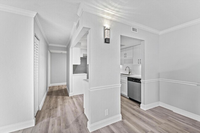 Building Photo - 1866 Fairview Villas Dr