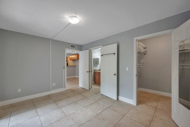 Building Photo - 455 Alt 19