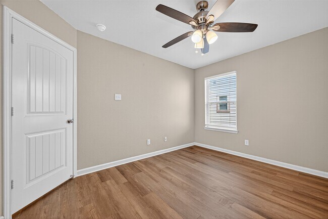 Building Photo - 5530 Casa Calvet Dr