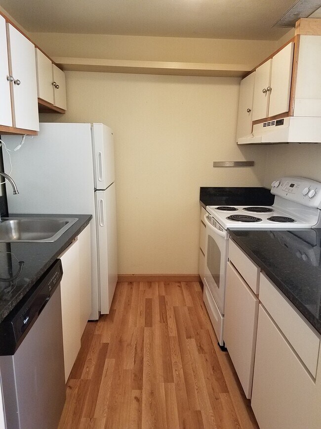 Building Photo - 800 N Allen Pl
