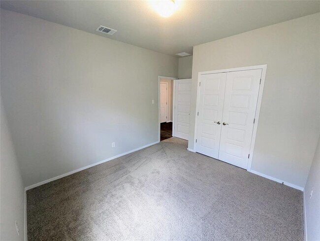 Building Photo - 301 Chesterfield Dr