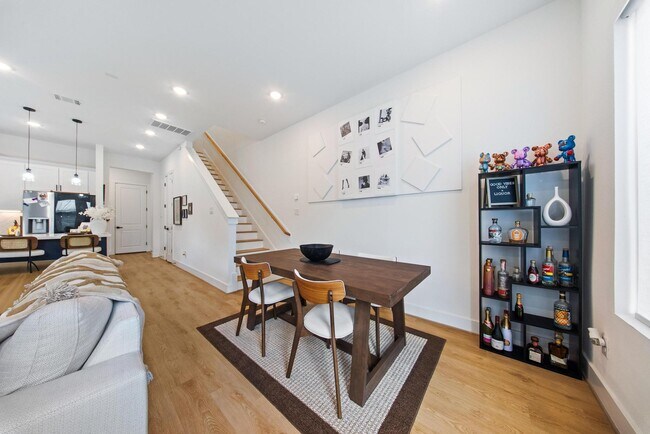 Building Photo - 4032 Porter St