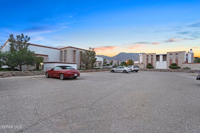 Building Photo - 6201 Escondido Dr