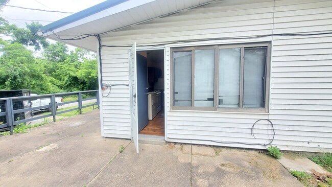 Building Photo - Finleyville 3 Bedroom 1.5 Bath Ranch $1,50...