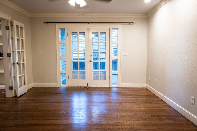 Building Photo - 49SW1105