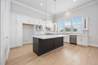 Building Photo - 10919 Grove Tree Ln