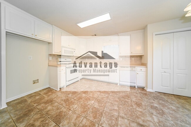 Building Photo - 1860 Neighborhood Walk