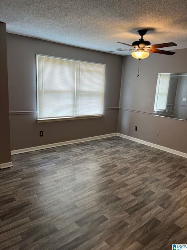 Building Photo - 2554 Hampstead Dr