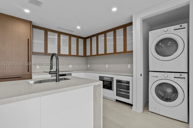 Building Photo - 2200 Brickell Ave