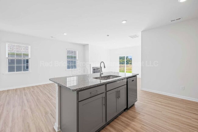 Building Photo - 1837 Vanderlyn St