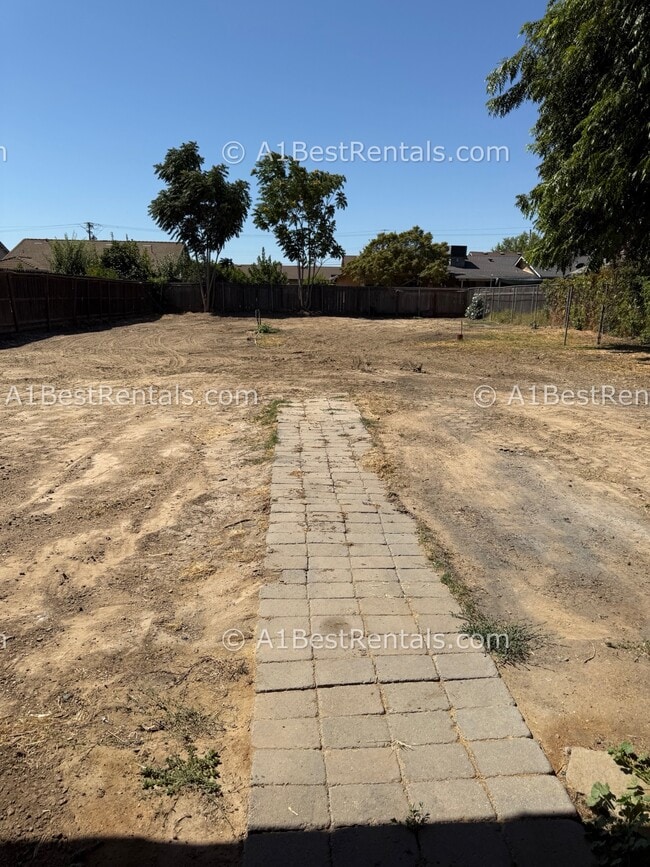 Building Photo - 3808 Sierra St