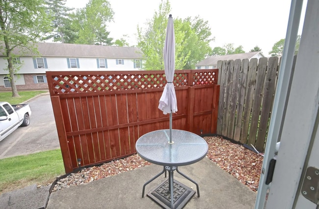 Building Photo - 797 E Sherwood Hills Dr