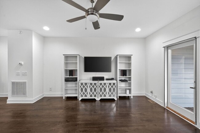 Building Photo - Beautiful 4 Bedroom in The Nations