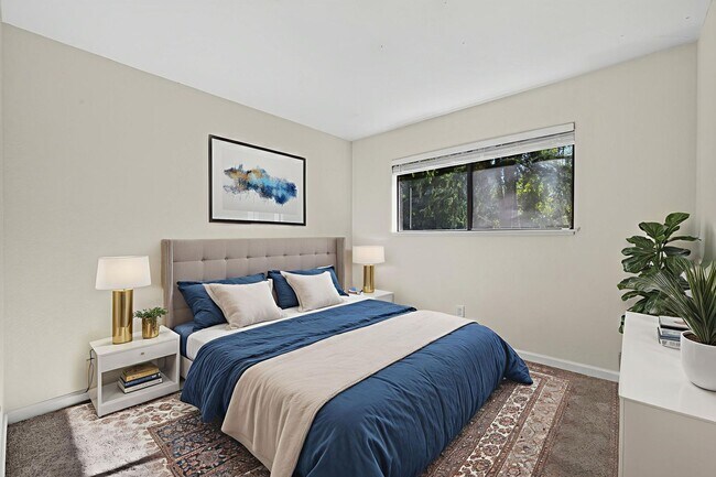 Building Photo - Charming 3-Bed / 2-Bath Retreat on Over an Acre in Sebastopol