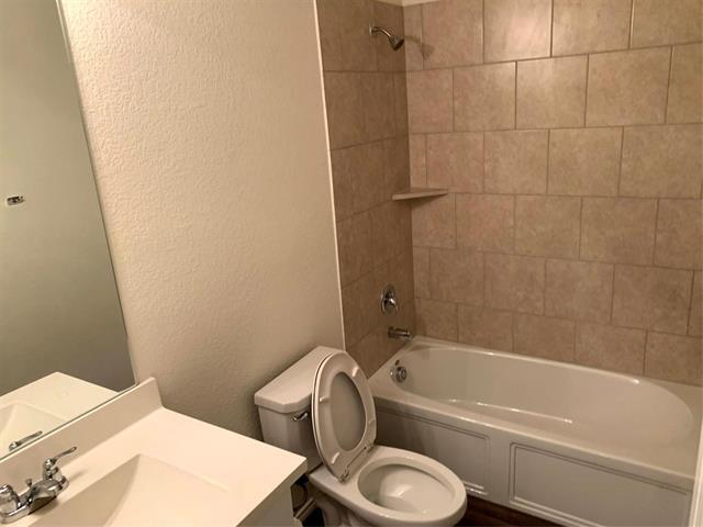 Building Photo - 2444 Larimar Dr