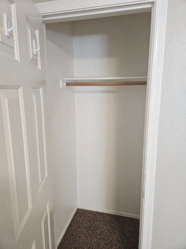 Building Photo - 7520 E Earll Dr