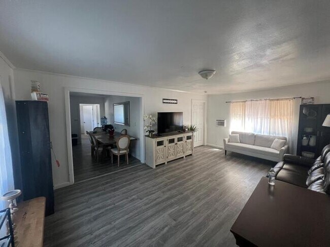 Building Photo - Fully Furnished 3 Bed House for Rent Campbell Ave Riverside CA