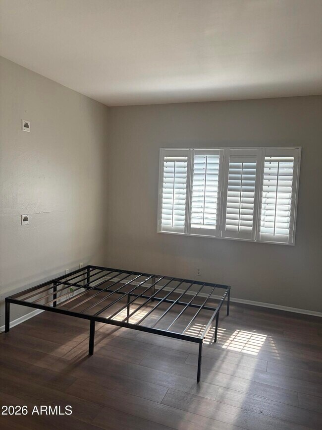 Building Photo - 930 N Mesa Dr