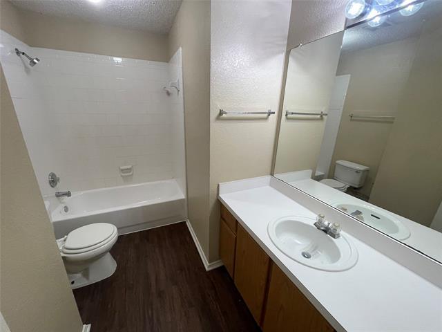 Building Photo - 1611 Columbia Dr