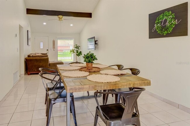 Building Photo - 8541 Briar Grove Cir