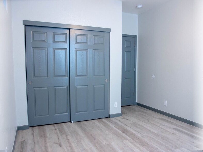 Building Photo - 633 Chandon Dr