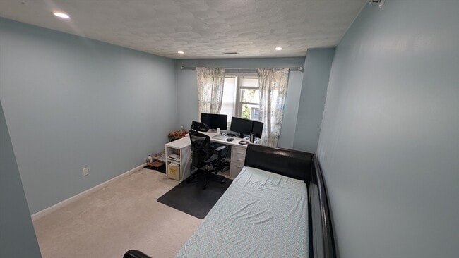 Building Photo - 20 Winterberry Way