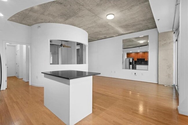 Building Photo - 250 Pharr Rd NE