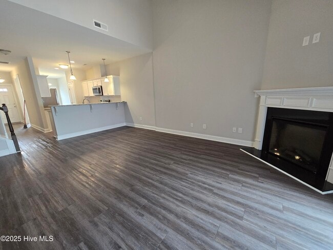 Building Photo - 1819 Fox Den Way