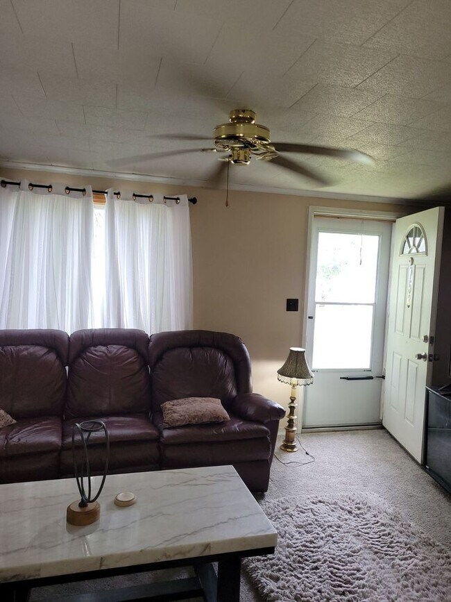Building Photo - Charming 3BR House in Clairton