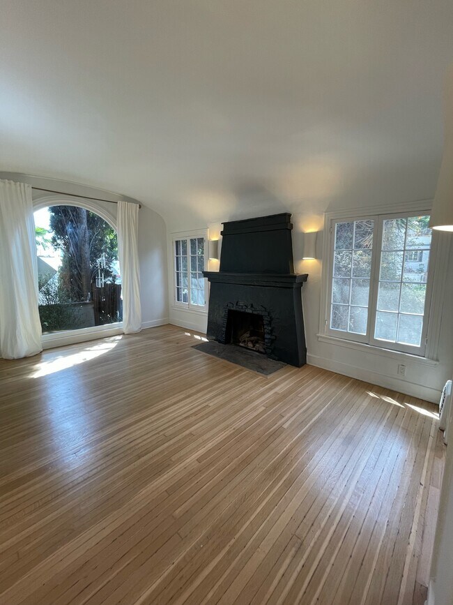 Living Room - 2076 Paramount Dr