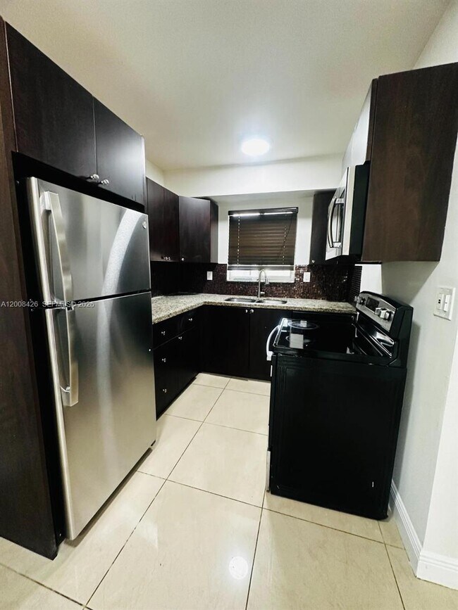 Building Photo - 2401 SW 22nd St