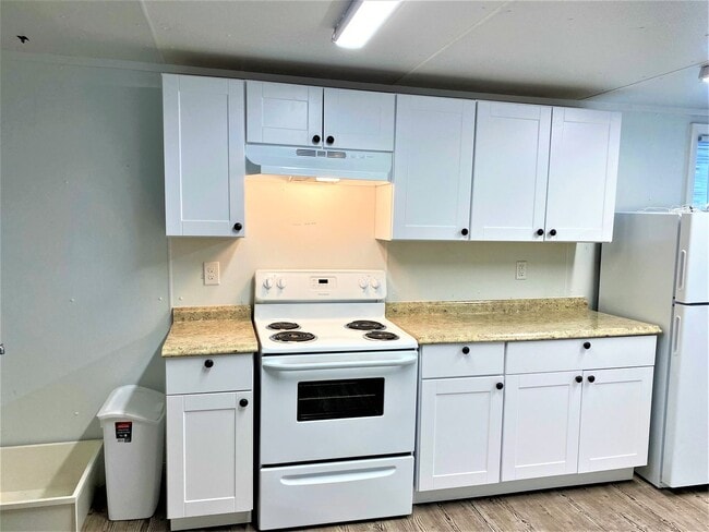 Building Photo - ****Warwick/Oakland Beach – Waterfront Single Family Home - $1,750****