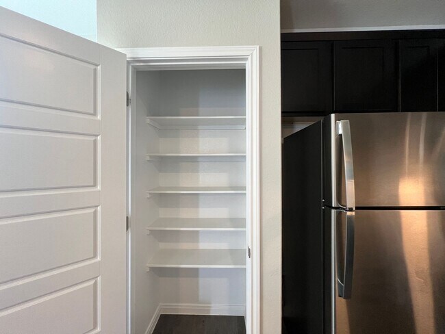 Building Photo - Luxury 3/2 Duplex in Seguin, Texas